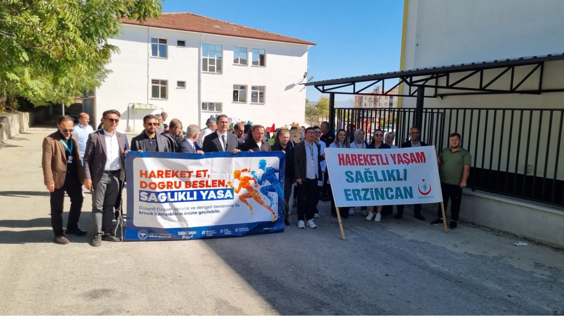 DÜNYA YÜRÜYÜŞ GÜNÜ KAPSAMINDA SAĞLIK İÇİN YÜRÜYÜŞ YAPTIK